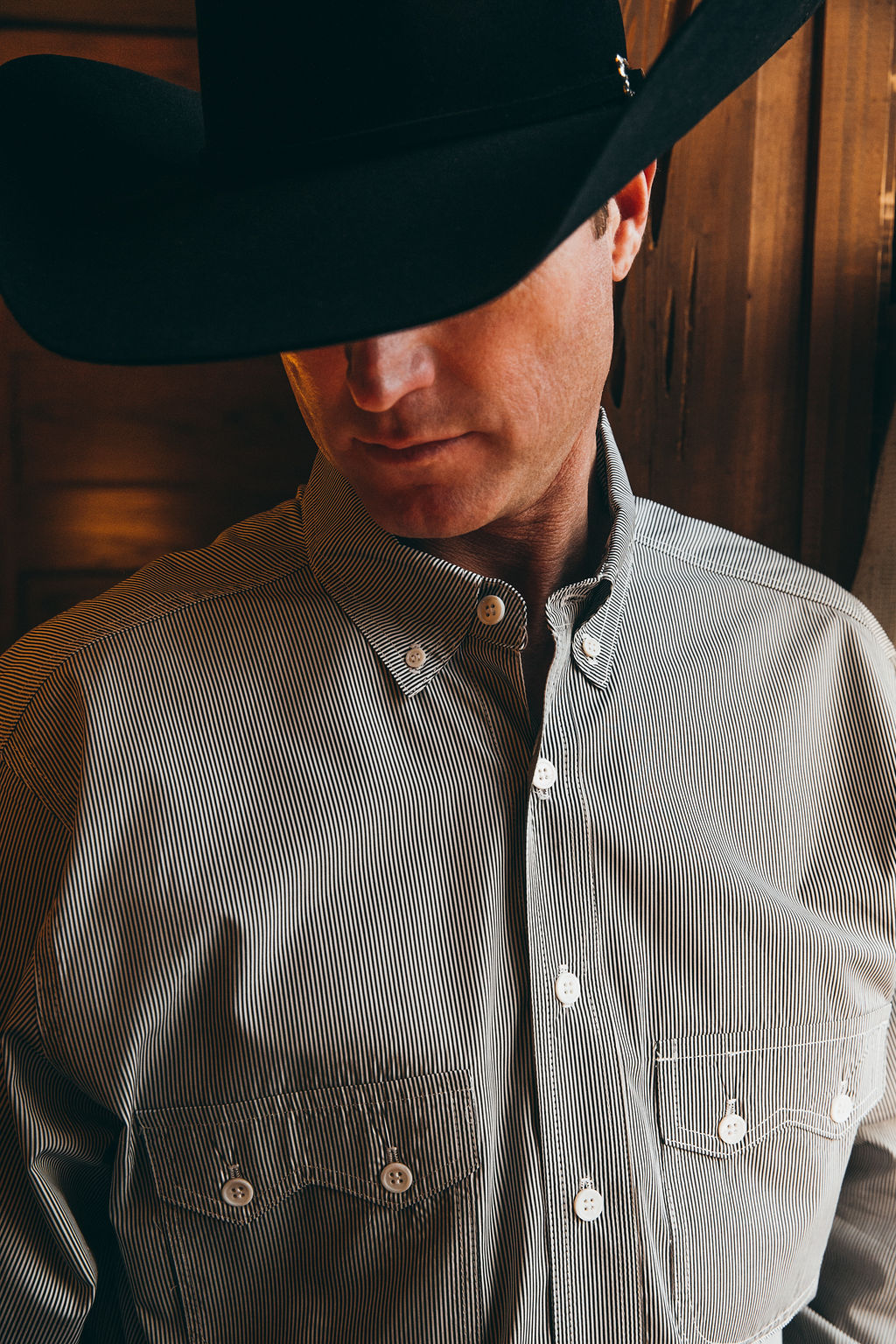 dress shirt with hat The big debate Can you wear a baseball cap with menswear? Short Answer: YES Long Answer: while most people are completely against this, I'm a fan of challenging it and bending the